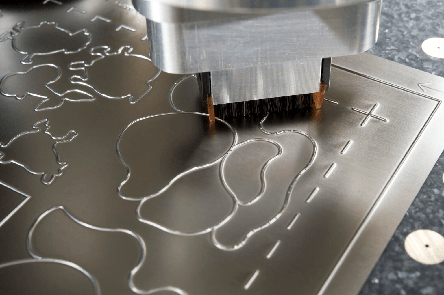GVM-Bearbeitung von Stanzblech mit einer Anderson Europe CNC-Maschine