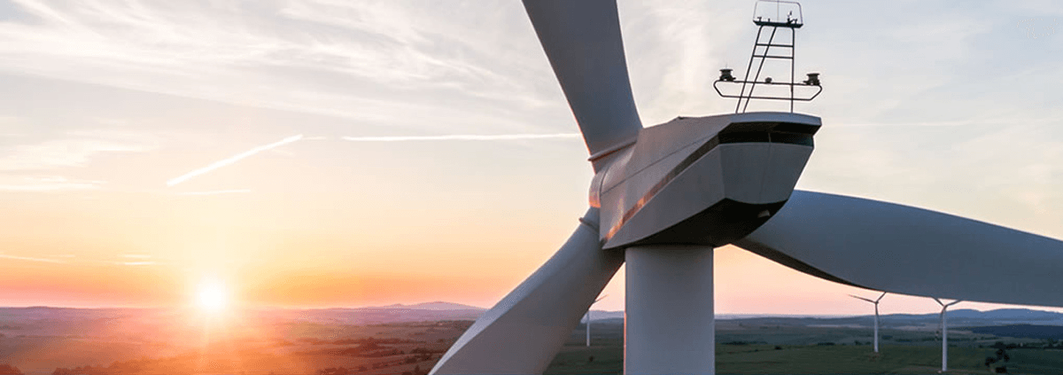 Rückansicht einer Windkraftanlage von Bewind