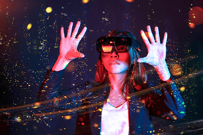 person-mit-vr-brille-mixed-reality