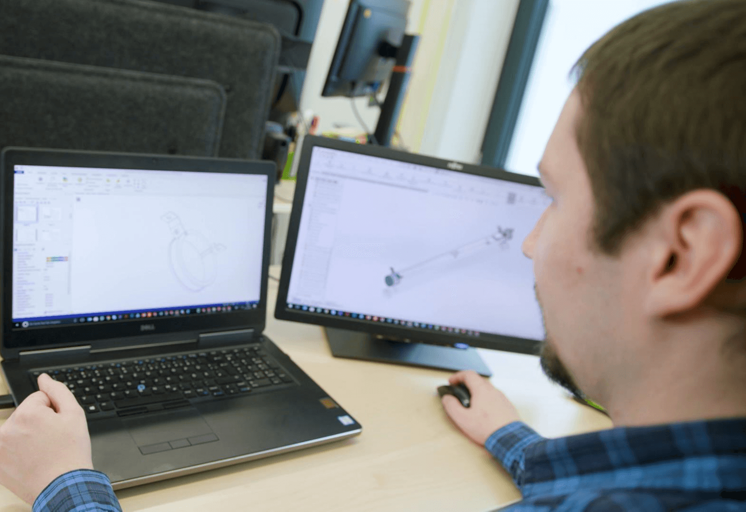 Konstruktionsarbeitsplatz bei Pracht zur Entwicklung von Leuchten in SOLIDWORKS